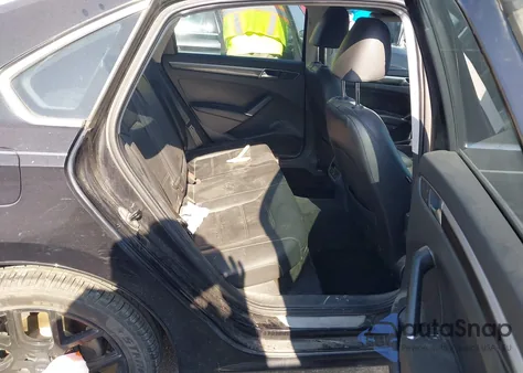 2017 Volkswagen Passat 1.8T Se z USA, uszkodzony, nr VIN 1VWGT7A34HC076304